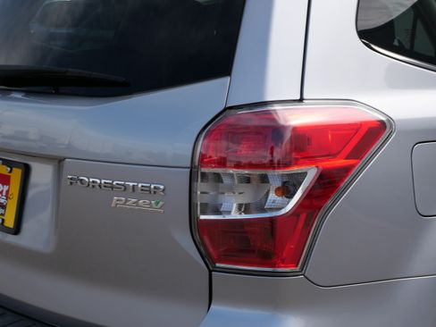 Used 2016 Subaru Forester 2.5i Touring AWD/4WD image 17