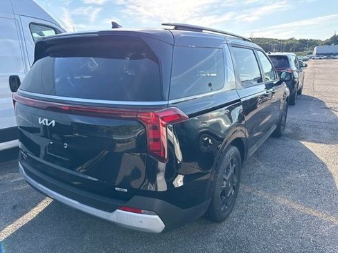 Used 2025 Kia Carnival EX FWD image 3