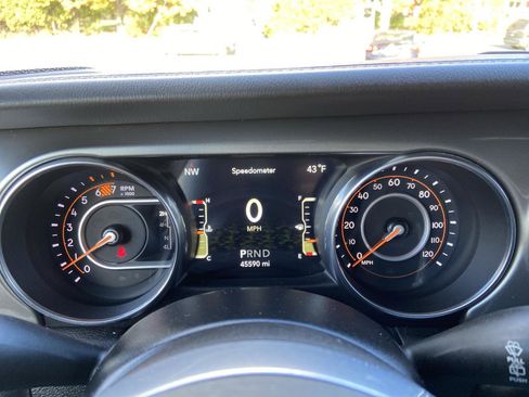 Used 2020 Jeep Wrangler Unlimited Sahara image 19