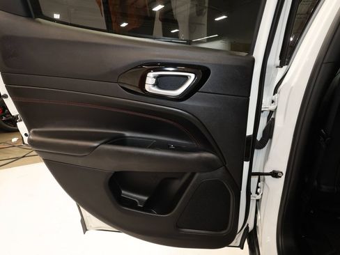Used 2025 Jeep Compass Trailhawk AWD/4WD image 20