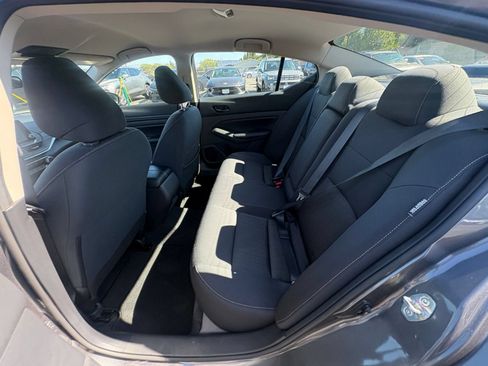 Used 2025 Nissan Altima 2.5 SV FWD image 25