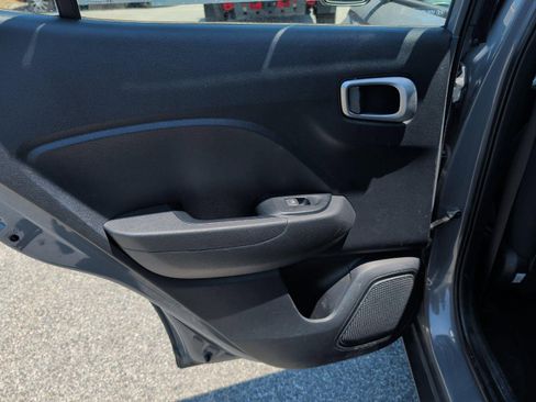Used 2021 Hyundai Venue SE FWD image 30