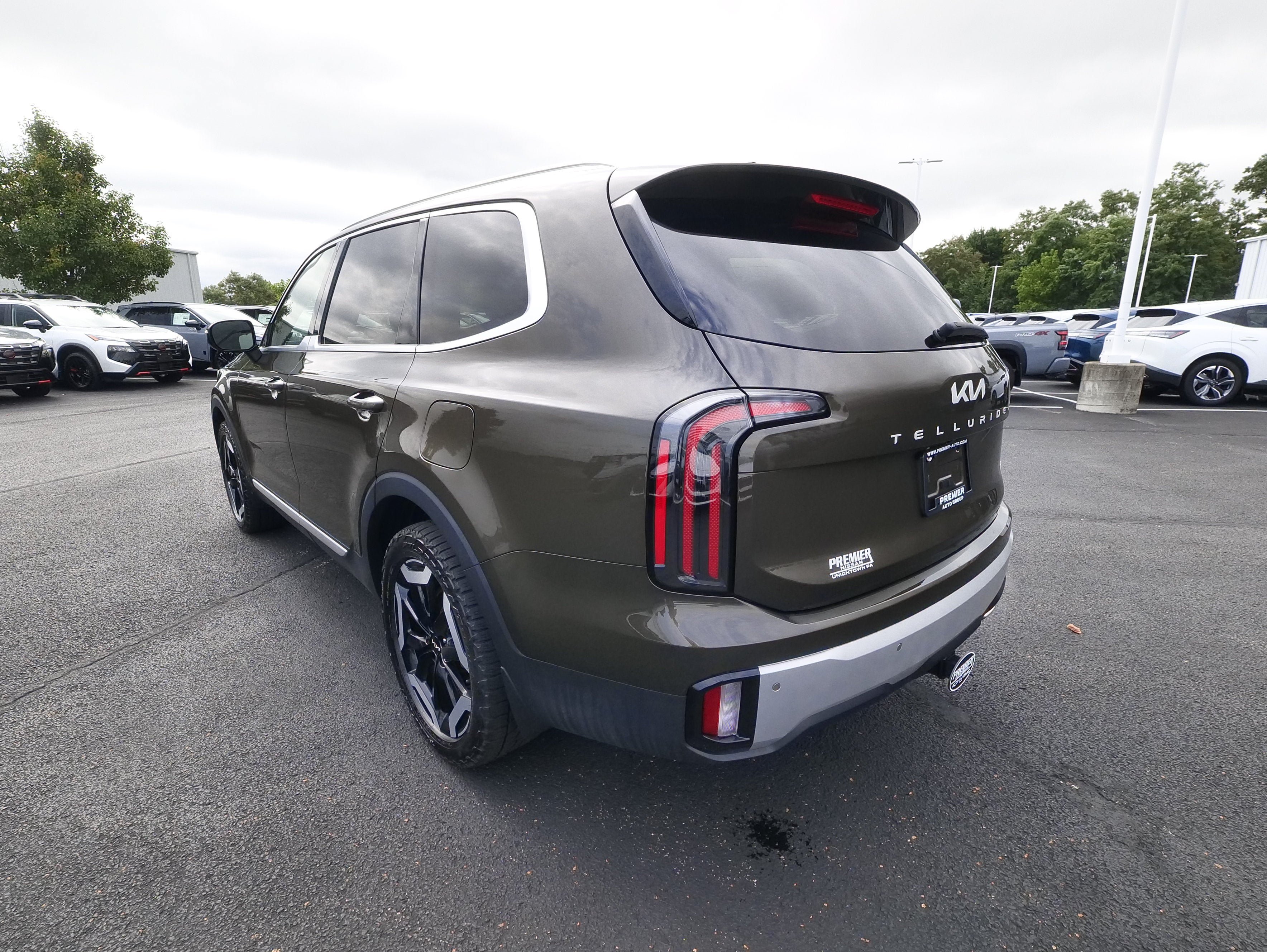 Used 2024 Kia Telluride EX w/ EX Captain's Chair Package AWD/4WD image 8