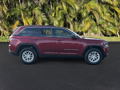 Used 2025 Jeep Grand Cherokee Laredo X w/ Luxury Tech Group I AWD/4WD image 4
