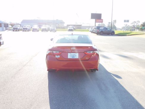 Used 2021 Toyota Camry SE image 6