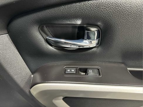 Used 2019 Nissan Titan SL w/ Off-Road Package image 28