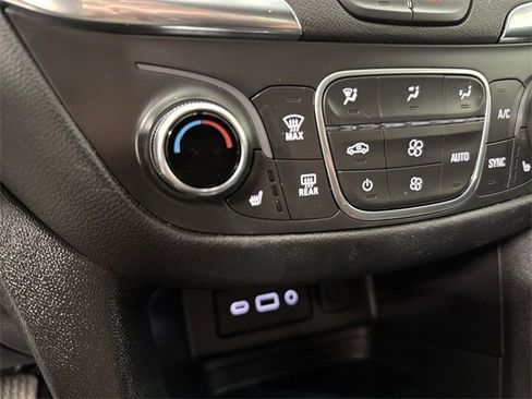 Certified 2024 Chevrolet Equinox LT w/ LPO, Floor Liner Package image 30