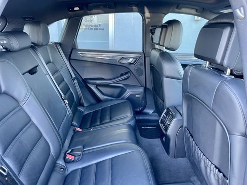 Used 2023 Porsche Macan GTS image 31