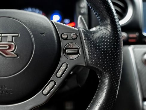 Used 2015 Nissan GT-R Premium AWD/4WD image 46