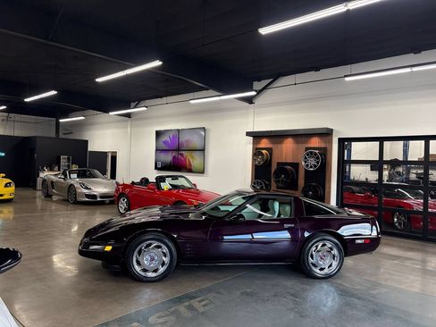 Used 1993 Chevrolet Corvette Coupe RWD image 6