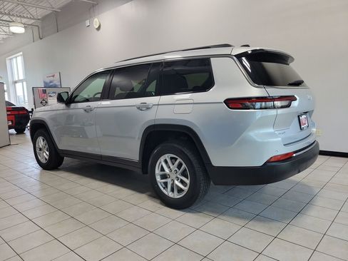 Used 2024 Jeep Grand Cherokee L Laredo AWD/4WD image 8