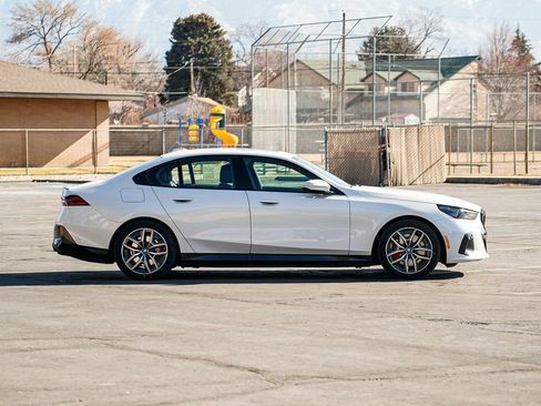 Used 2025 BMW i5 xDrive40 w/ M Sport Package image 4