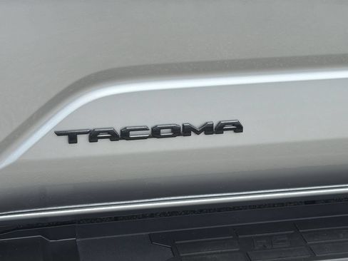 Used 2025 Toyota Tacoma TRD Sport RWD image 9