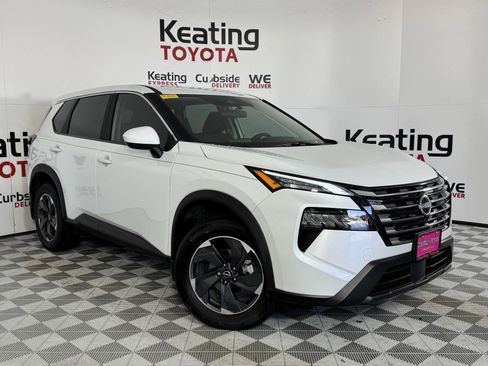 Used 2026 Nissan Rogue SV image 3