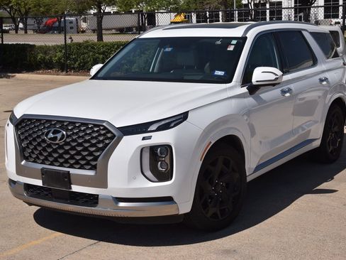 Used 2022 Hyundai Palisade Calligraphy image 2