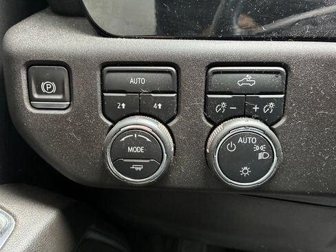 Used 2022 Chevrolet Silverado 1500 LT AWD/4WD image 31