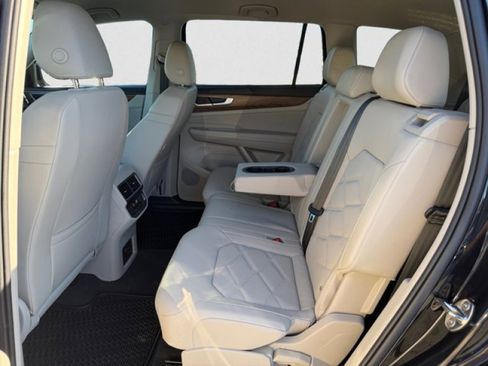 Used 2024 Volkswagen Atlas SE image 16