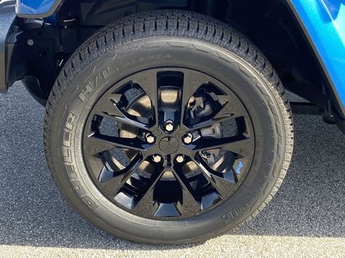 Used 2022 Jeep Wrangler Unlimited Sahara w/ Cold Weather Group image 23