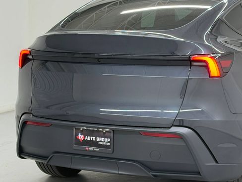 Used 2026 Tesla Model Y 2WD image 38