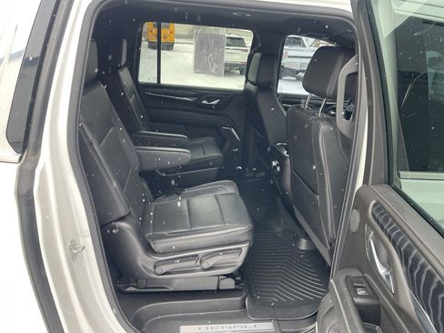 Used 2022 GMC Yukon XL Denali image 14