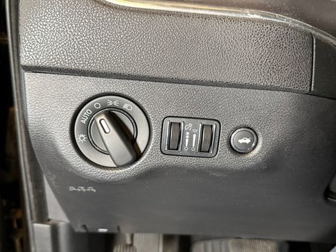 Used 2014 Dodge Charger SE RWD image 17