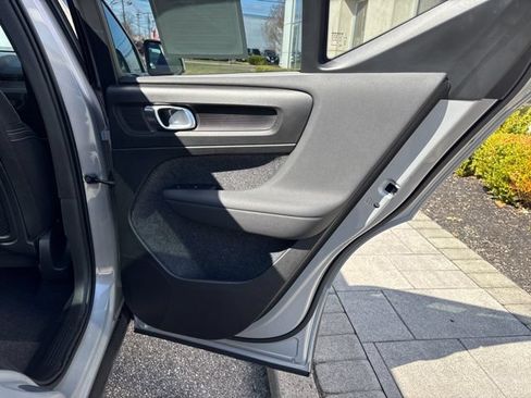 Used 2025 Volvo XC40 B5 Plus AWD/4WD image 13