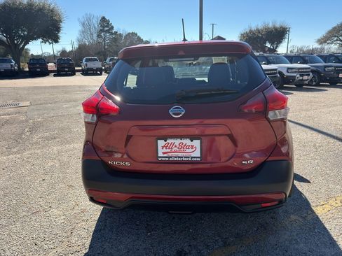 Used 2019 Nissan Kicks SR w/ SR Premium Package image 6