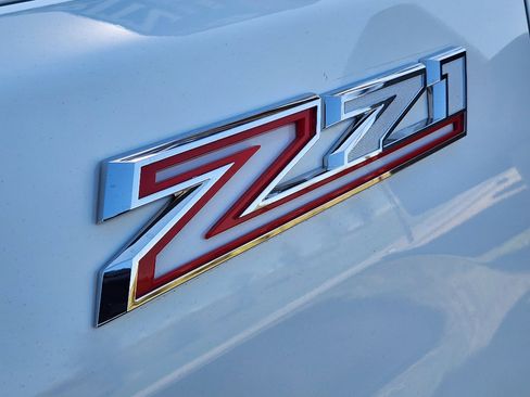 Used 2025 Chevrolet Silverado 2500 Custom w/ Custom Value Package image 12