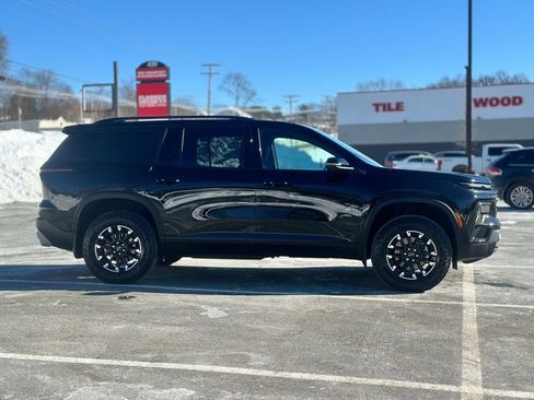 Used 2025 Chevrolet Traverse Z71 image 8