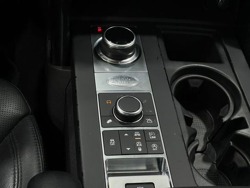 Used 2017 Land Rover Discovery SE image 30