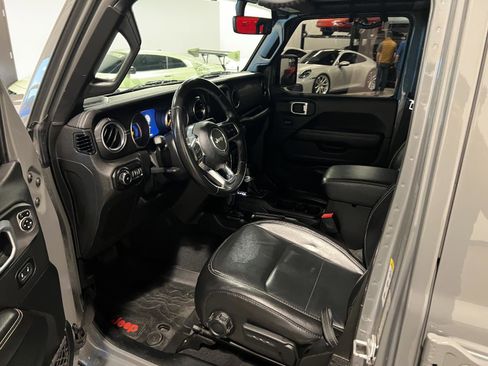 Used 2020 Jeep Wrangler Unlimited Sahara image 10