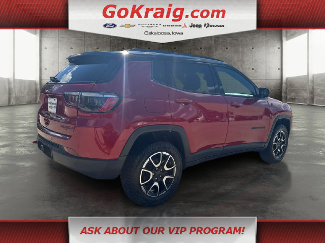 Used 2025 Jeep Compass Trailhawk w/ Trailer Tow Group AWD/4WD image 5