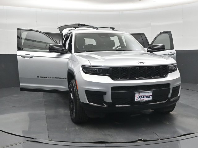 Used 2025 Jeep Grand Cherokee L Altitude RWD image 59