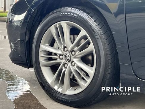 Used 2016 Toyota Camry SE FWD image 7