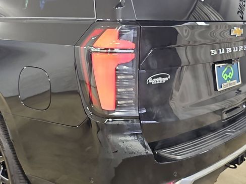 Used 2025 Chevrolet Suburban Premier AWD/4WD image 42