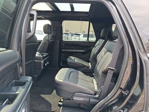 Used 2023 Ford Expedition Platinum AWD/4WD image 12