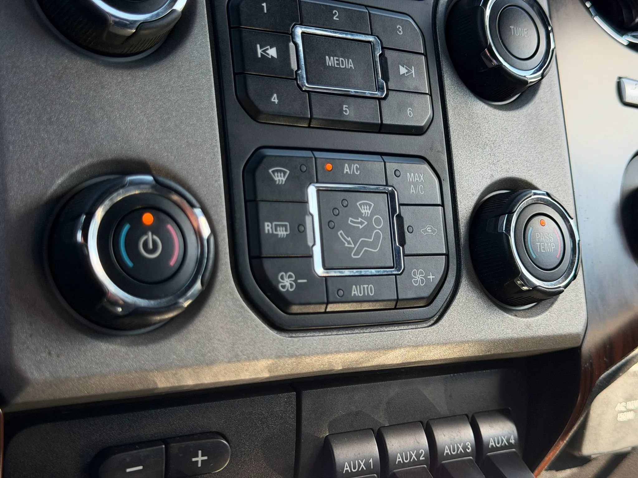 Used 2013 Ford F450 Lariat w/ Lariat Ultimate Pkg AWD/4WD image 34