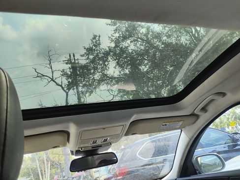 Used 2017 Jaguar XE Premium image 30