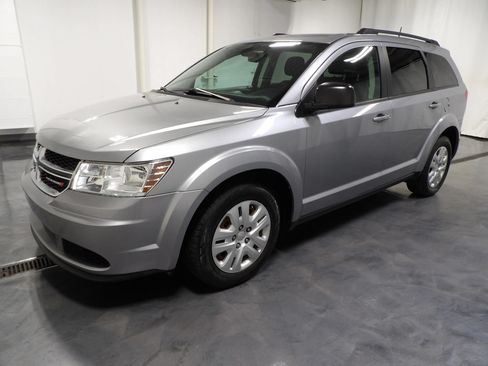 Used 2020 Dodge Journey SE FWD image 3