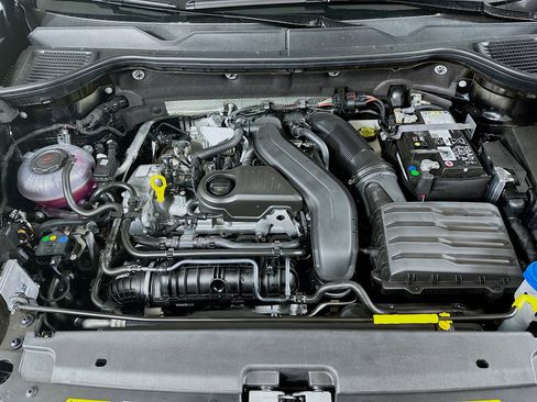 New 2025 Volkswagen Taos SE image 28