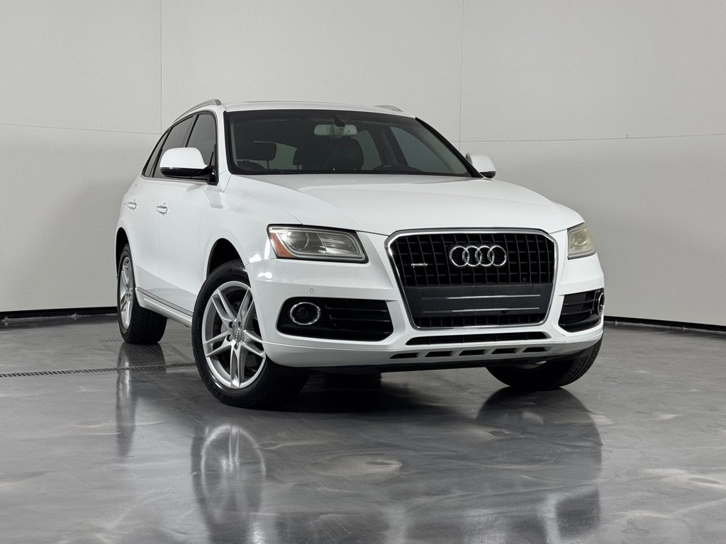 Used 2017 Audi Q5 2.0T Premium Plus w/ Technology Package AWD/4WD image 2