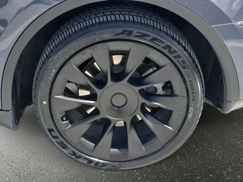 Used 2023 Tesla Model Y Long Range AWD/4WD image 29