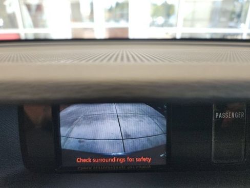 Used 2013 Toyota Sienna LE w/ Towing Pkg FWD image 13