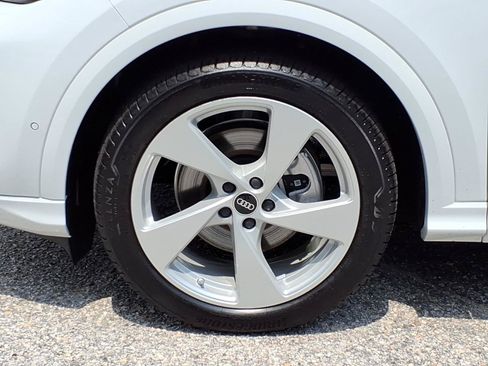 Certified 2025 Audi Q5 2.0T Premium AWD/4WD image 4