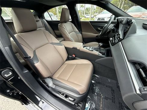 Used 2024 Lexus ES 300h 300h image 26