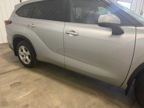 Used 2023 Toyota Highlander LE FWD image 6