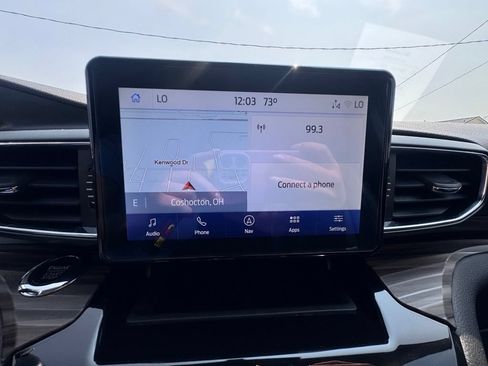 Used 2022 Ford Explorer Limited w/ Equipment Group 301A AWD/4WD image 30