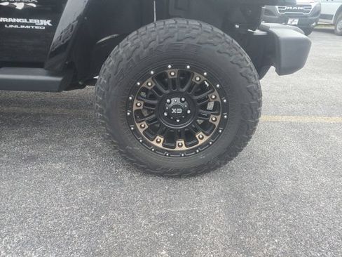 Used 2018 Jeep Wrangler Unlimited Sahara AWD/4WD image 8