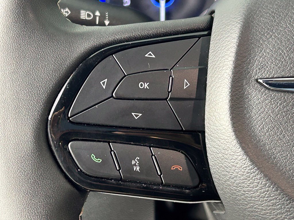 Used 2025 Chrysler Pacifica Limited FWD image 27