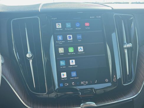 Used 2023 Volvo XC60 B5 Plus w/ Climate Package image 18